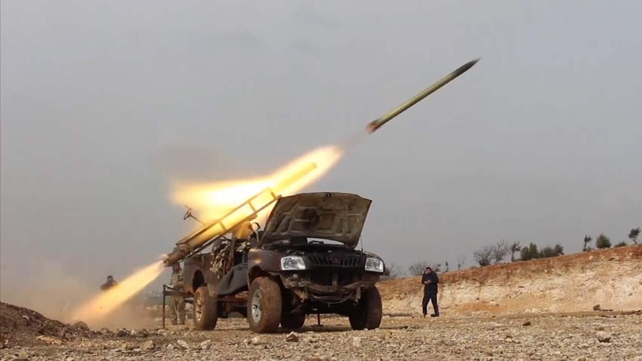 Syrische rebellen vuren raketten af op leger president Assad