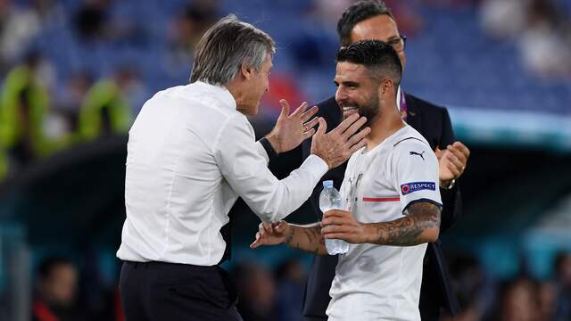 Vreugde bij bondscoach Roberto Mancini en Lorenzo Insigne, de maker van de 3-0.