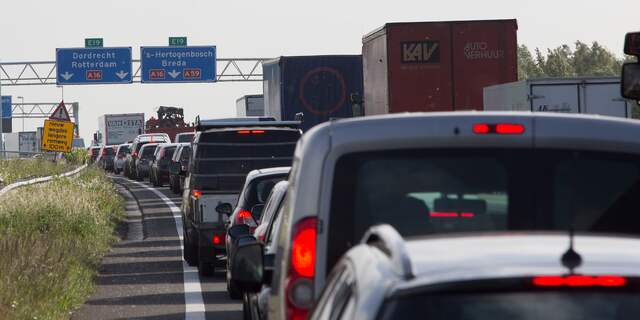 A16 van Breda richting Rotterdam afgesloten door meerdere ongelukken