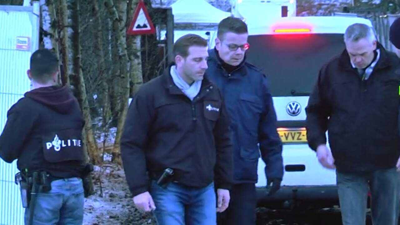 Beeld uit video: Politie valt clubhuis No Surrender in Emmen binnen