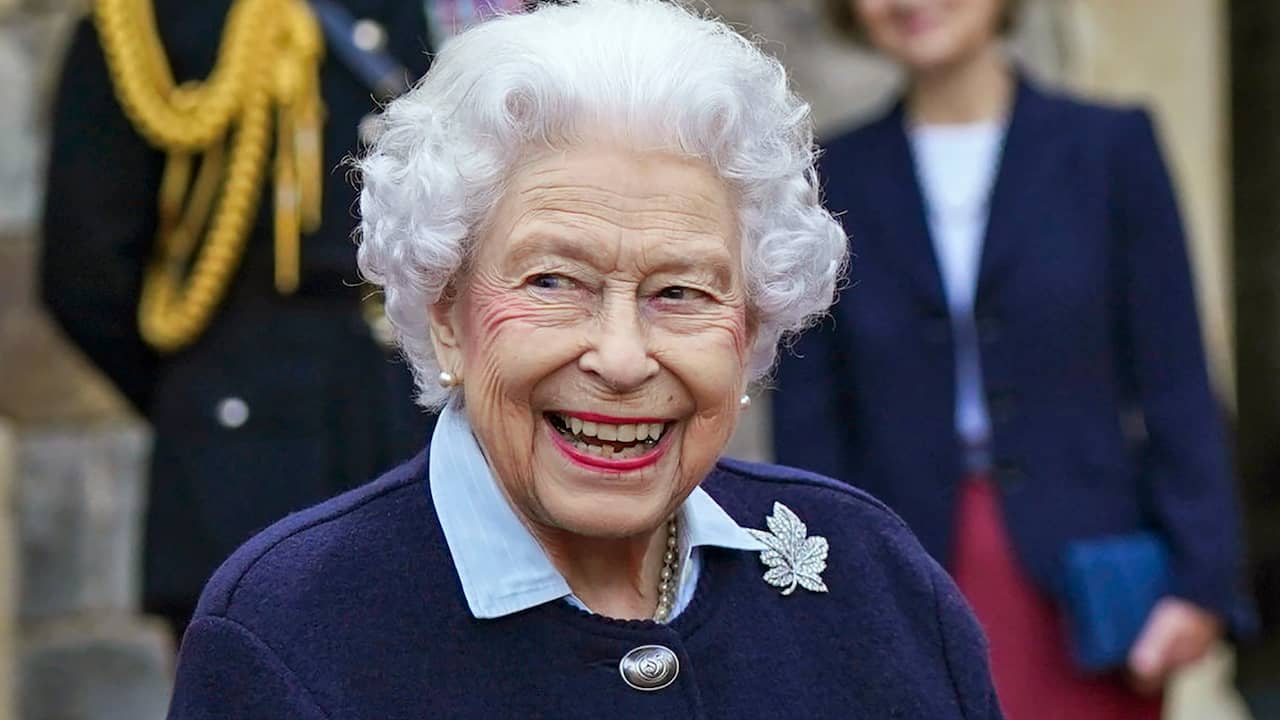 Одна истинная королева обложка. Зубы елизаветы 2. Королева ее тайна. Королева ее тайна. Злая королева книга.