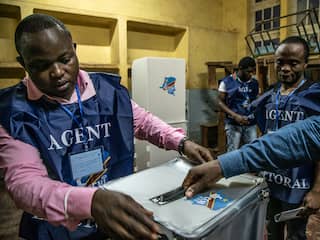 Stembussen geopend voor historische presidentsverkiezingen Congo