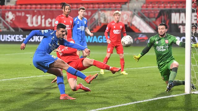 Vitesse beet zich in de Grolsch Veste lange tijd stuk op FC Twente.