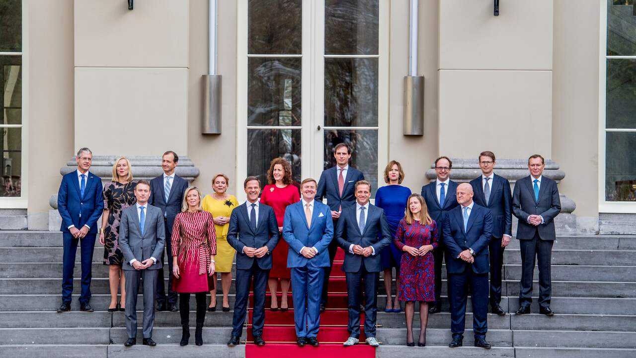 De bordesfoto van Rutte III in 2017.