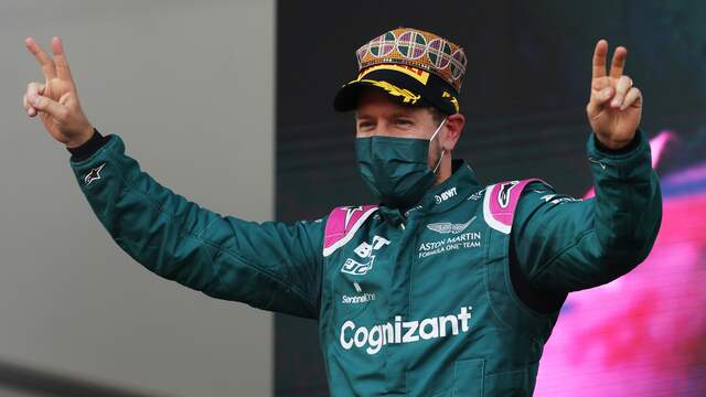 Sebastian Vettel kan na een slechte fase in zijn loopbaan weer lachen.