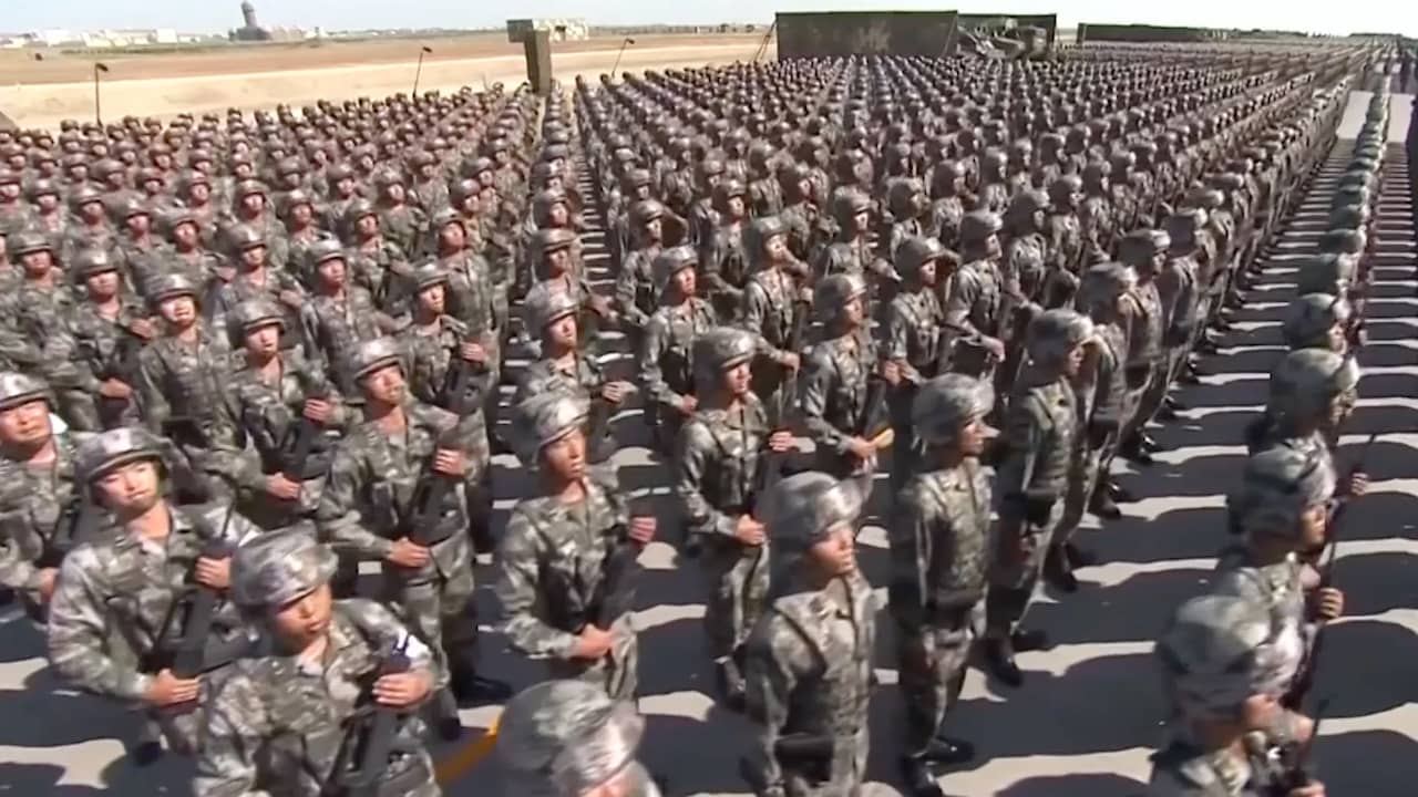 Beeld uit video: China houdt parade voor 90-jarig bestaan Volksbevrijdingsleger