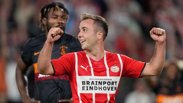 Mario Götze was door het dolle heen na zijn fraaie doelpunt voor PSV.