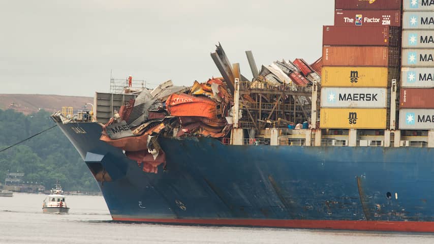 Vrachtschip dat Amerikaanse brug vernielde na bijna 2 maanden terug in haven