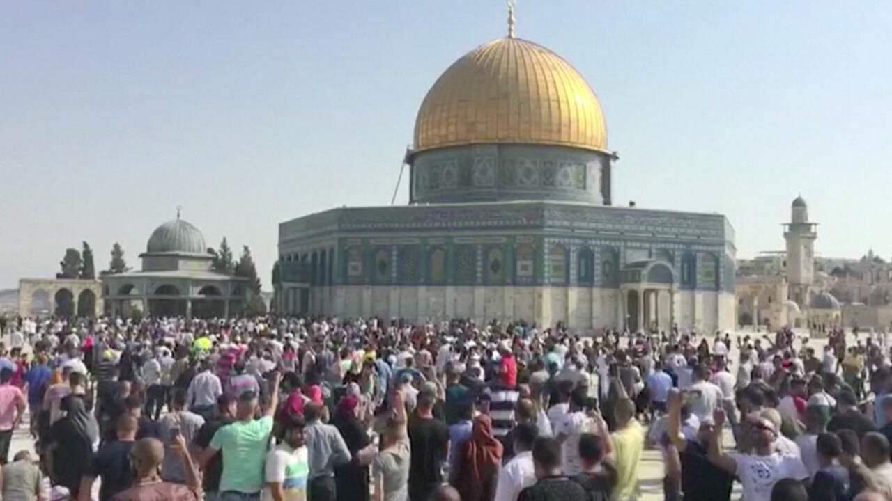 Duizenden mensen rennen naar al-Aqsa-moskee Jeruzalem
