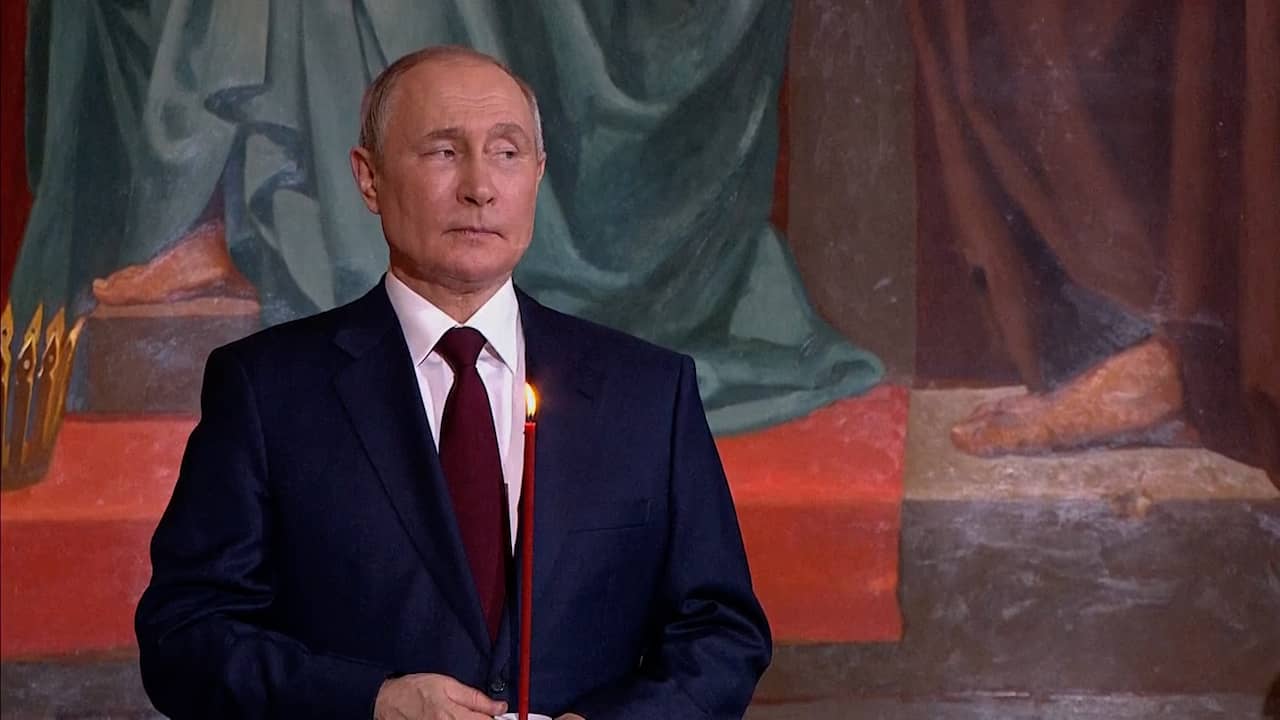 Beeld uit video: Poetins aanwezigheid bij paasmis Moskou mogelijk in scène gezet