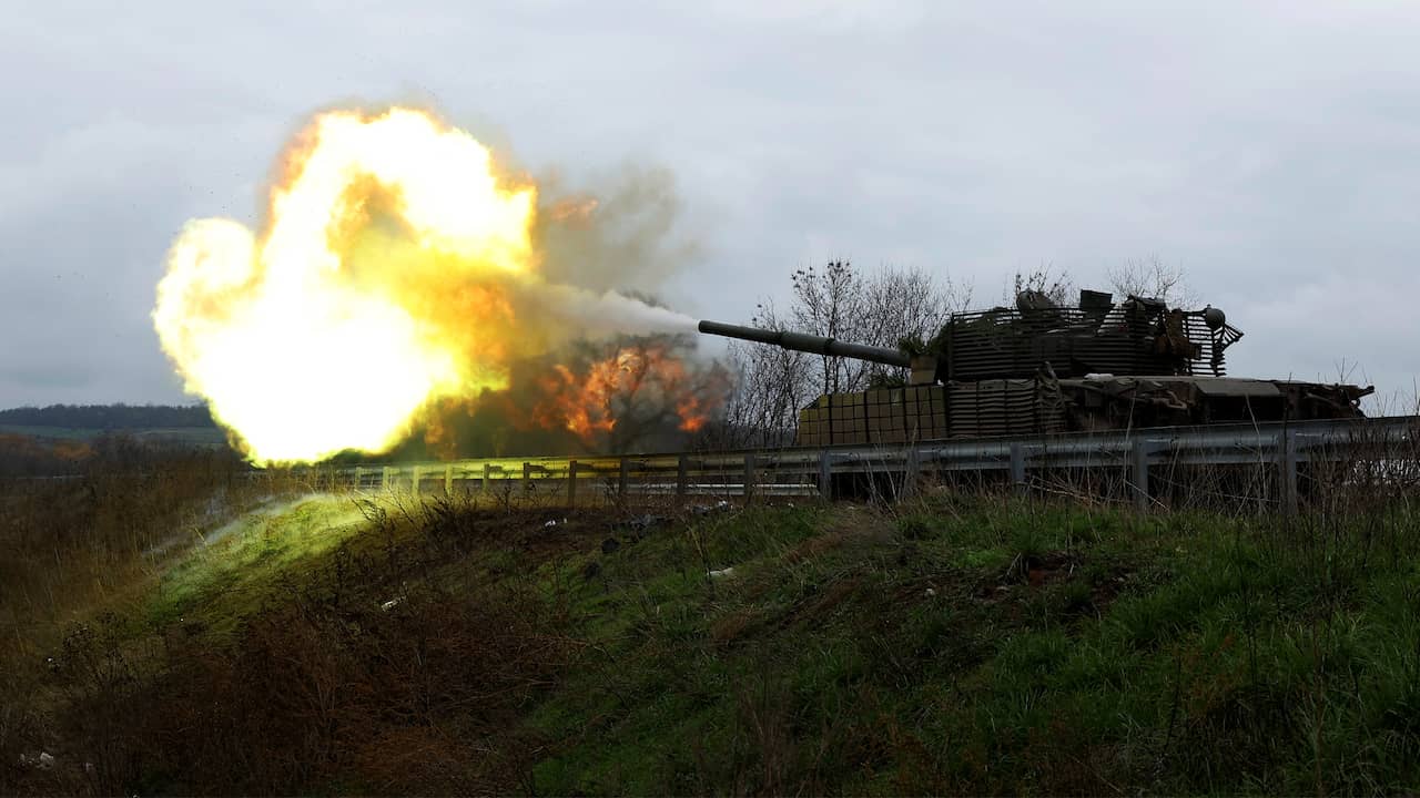 Tanks for Ukraine and Putin Alert for Kherson Residents |  NOW