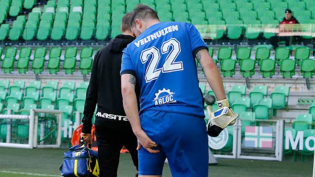 Piet Velthuizen raakte tegen FC Groningen geblesseerd aan zijn hamstring.