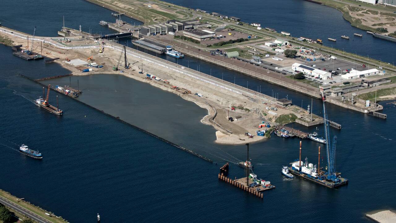 Builder Doors For Sea Lock Ijmuiden Is In Danger Of Being Seized