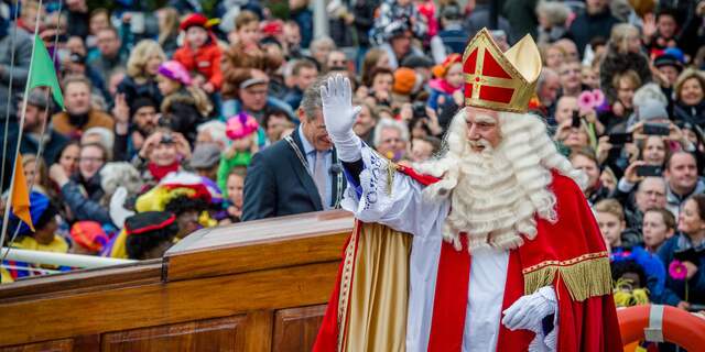 formeel Bij Afleiding Alle bezoekers intocht Sinterklaas in Maassluis door poortjes | NU - Het  laatste nieuws het eerst op NU.nl