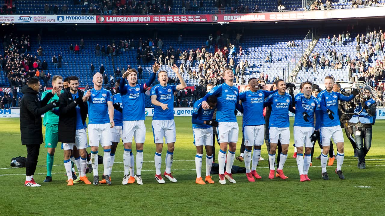 PSV verslaat Feyenoord en profiteert van puntenverlies ...