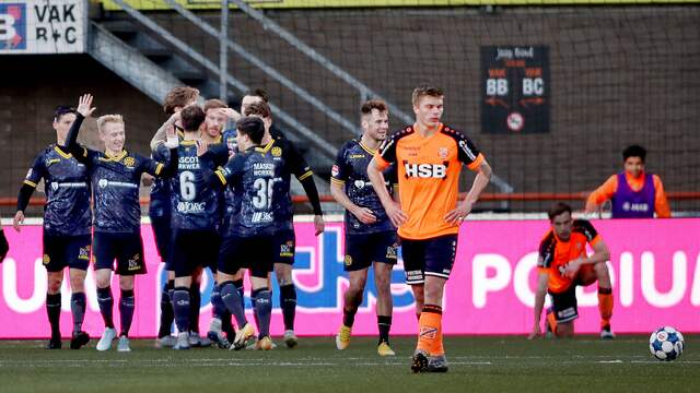 De spelers van Roda JC vieren een doelpunt tegen FC Volendam.