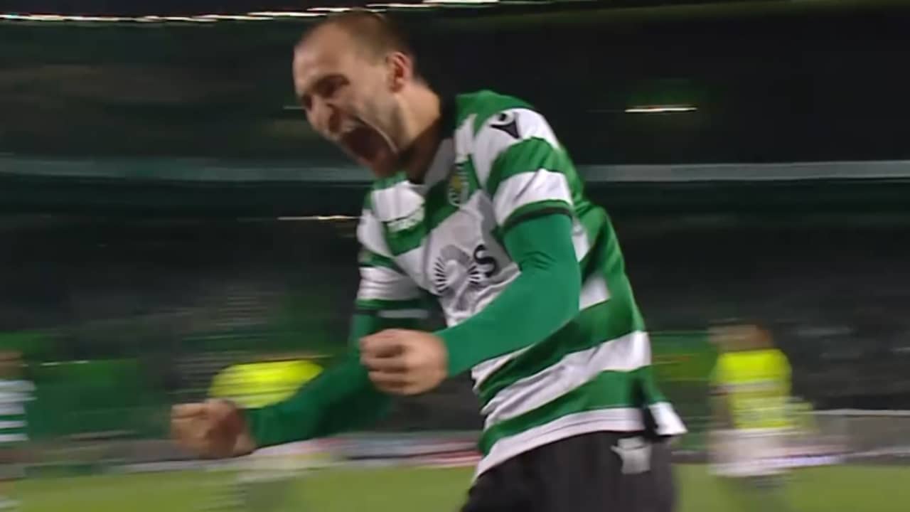 Beeld uit video: Bas Dost scoort hattrick voor Sporting Lissabon
