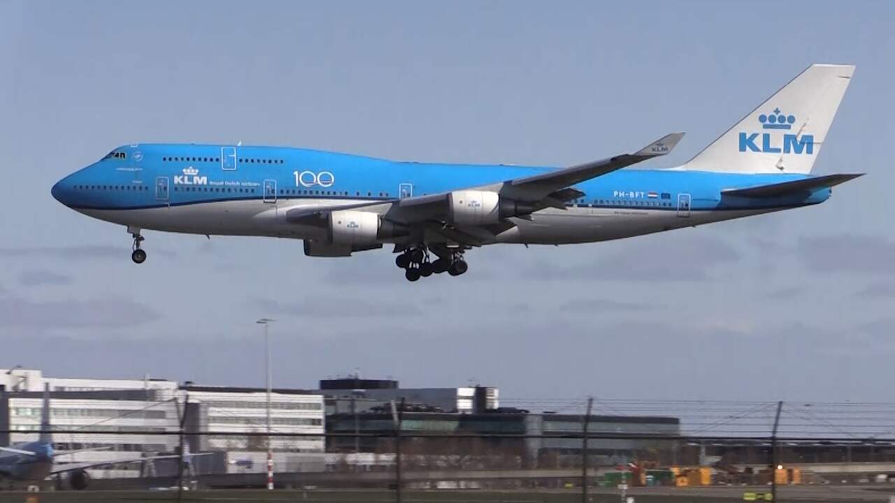 Beeld uit video: Laatste Boeing 747 van KLM landt op Schiphol