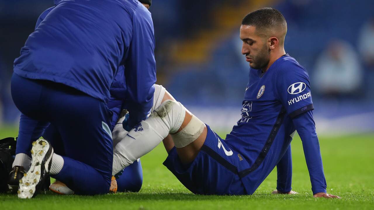 Hakim Ziyech viel begin deze maand geblesseerd uit tegen Leeds United.