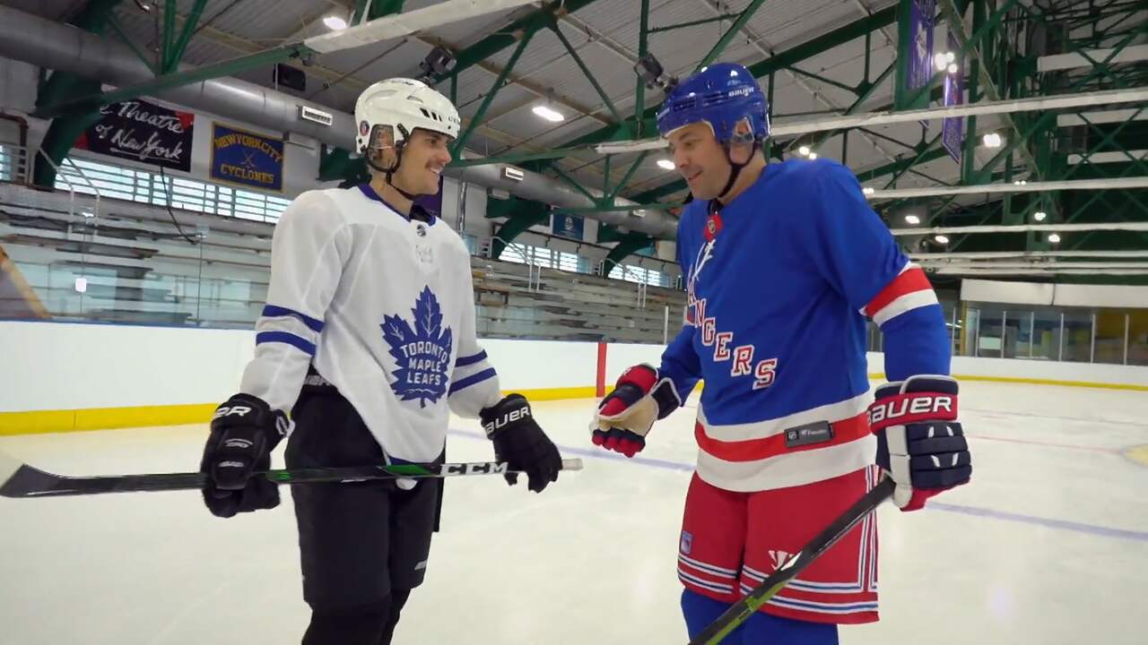 Jimmy Fallon leert ijshockey van Justin Bieber