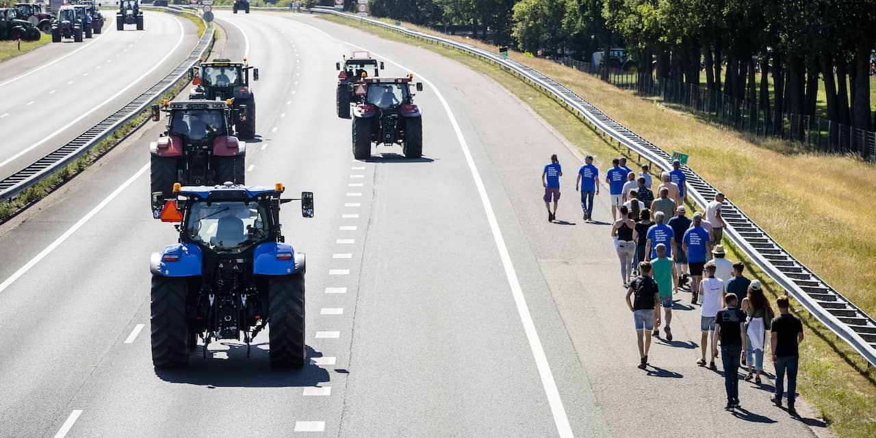Boerenprotest in Stroe afgelopen, chaos op meerdere wegen door tractors