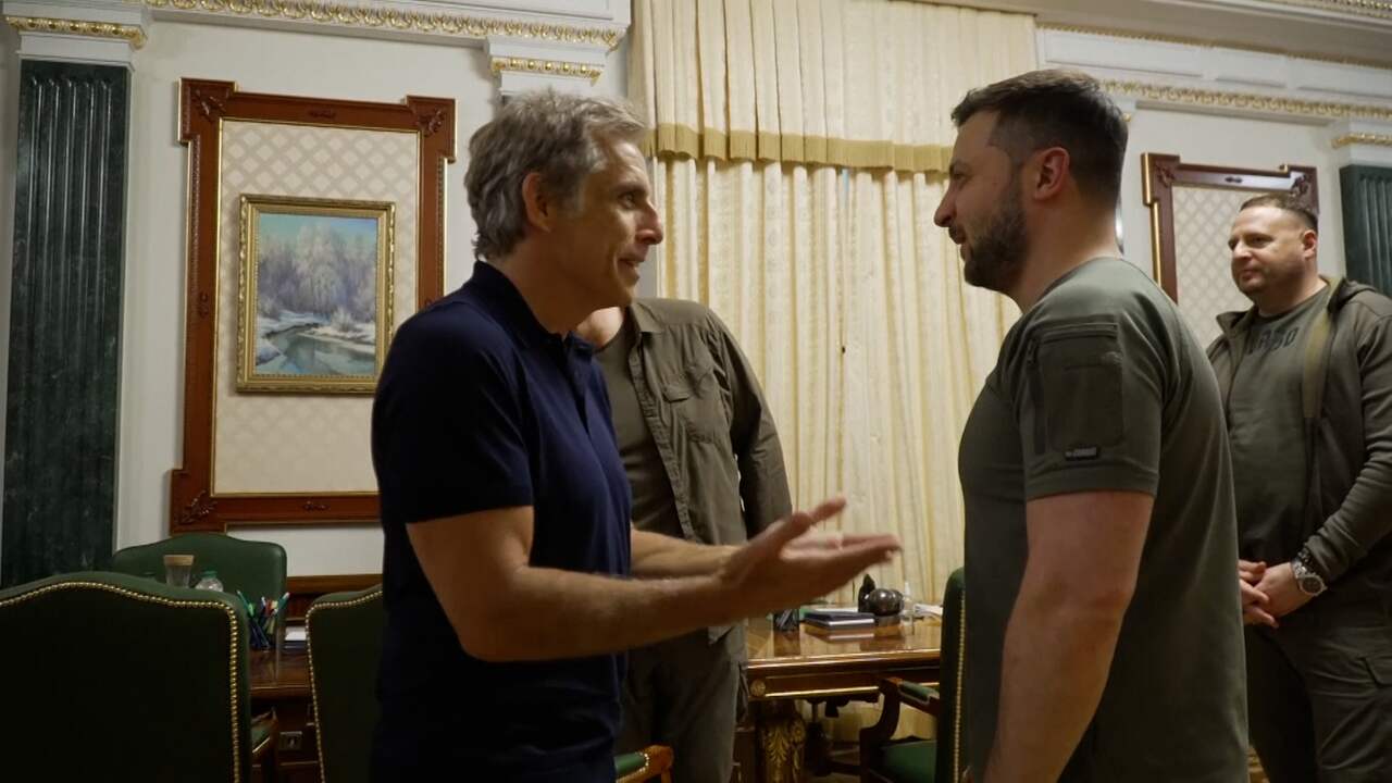 Beeld uit video: Acteur Ben Stiller noemt Zelensky zijn held tijdens ontmoeting in Kyiv