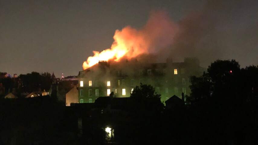 Brandweer Londen rukt massaal uit voor brand in luxe flatblok