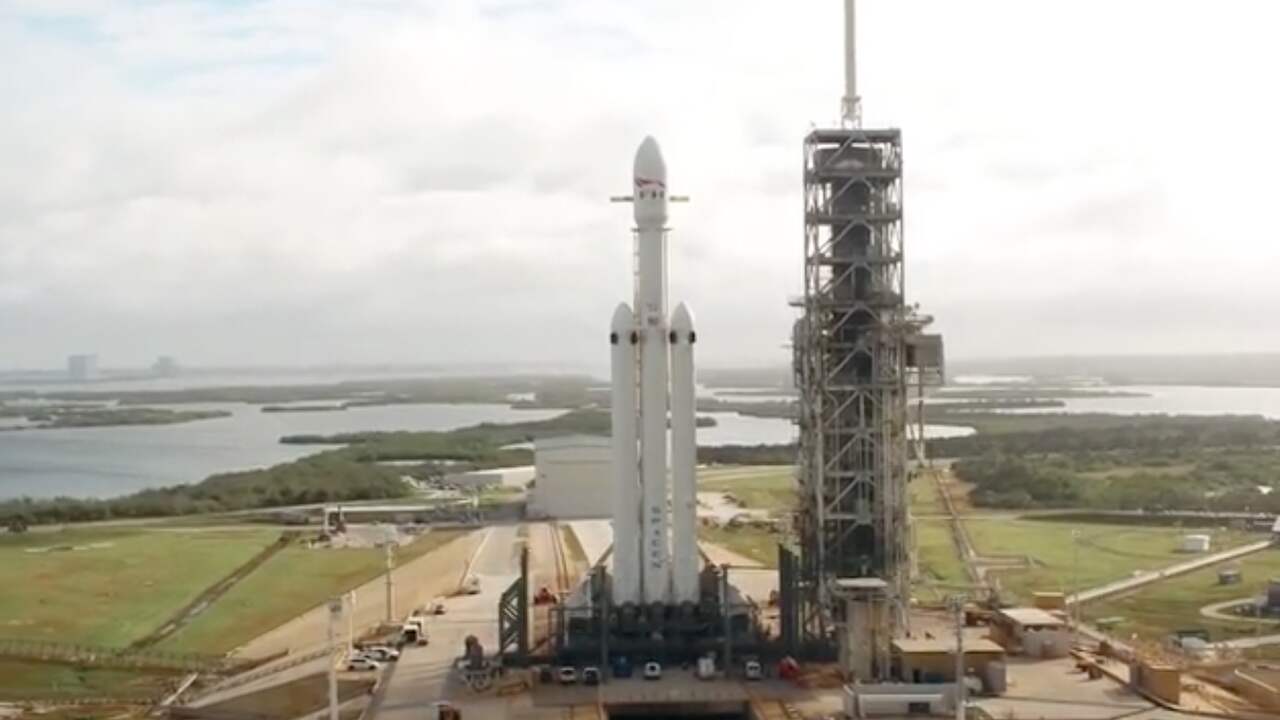Krachtigste SpaceX-raket ooit staat klaar voor lancering ...