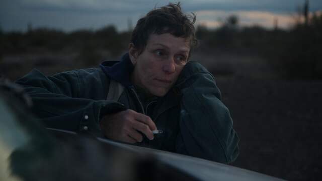 Frances McDormand is een moderne nomade in Nomadland.