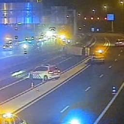 Spookrijder veroorzaakt ongeluk op A7, vier mensen raken gewond. Spookrijder veroorzaakt ongeluk op A7, vier mensen raken gewond.