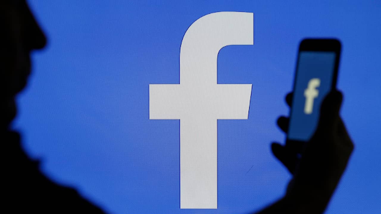 Beeld uit video: Luistert Facebook je af?