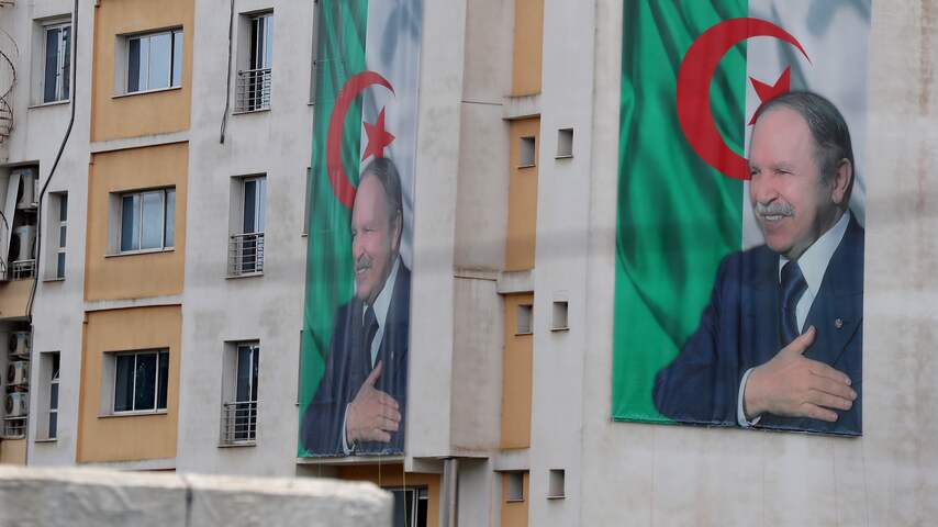 President Algerije ziet na massale protesten af van herverkiezing