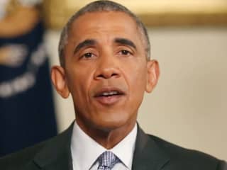 Barack Obama spreekt geslaagden toe: 'Je moet sneller volwassen worden'