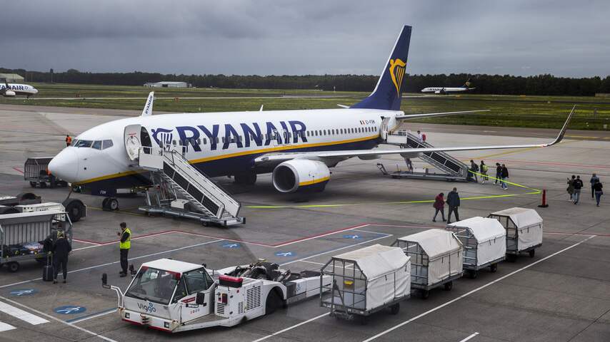 180 passagiers met de schrik vrij na klapband vliegtuig op Eindhoven Airport
