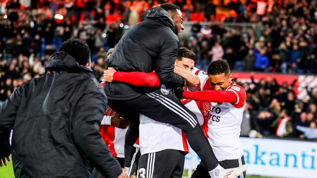 Dolle vreugde bij Feyenoord na de winnende goal van Dessers.