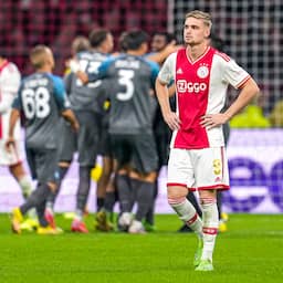 Onthutsend zwak Ajax verliest met recordcijfers van Napoli in Champions League