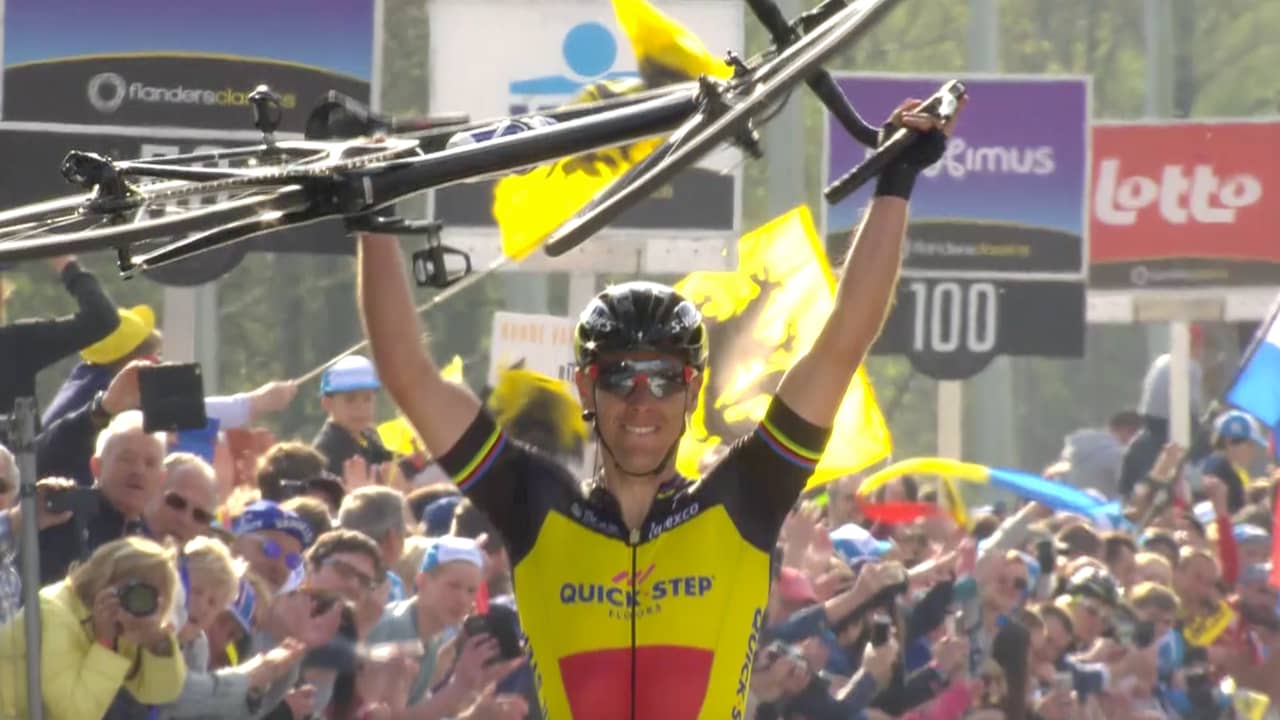 Beeld uit video: Gilbert pakt winst in Ronde van Vlaanderen na lange solo 