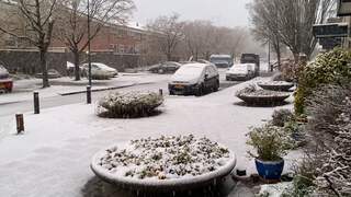 Nederland ontwaakt onder laagje sneeuw
