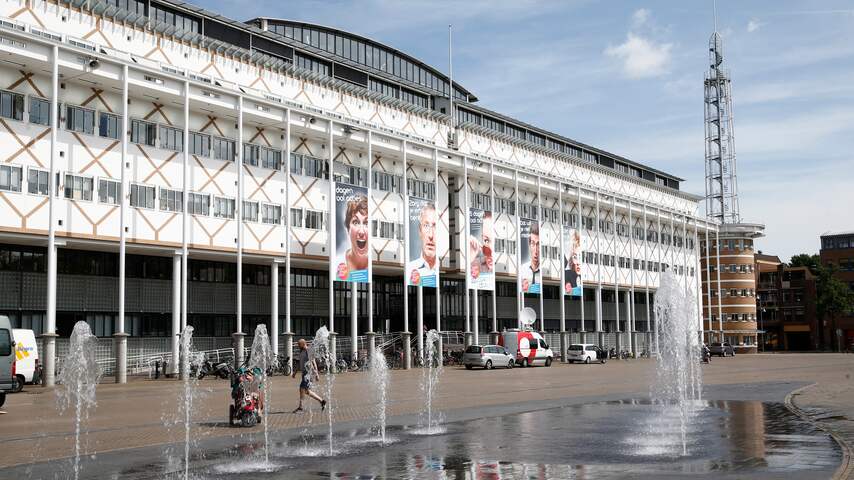 Tientallen mensen moeten stadhuis Apeldoorn uit vanwege scheur in vloer