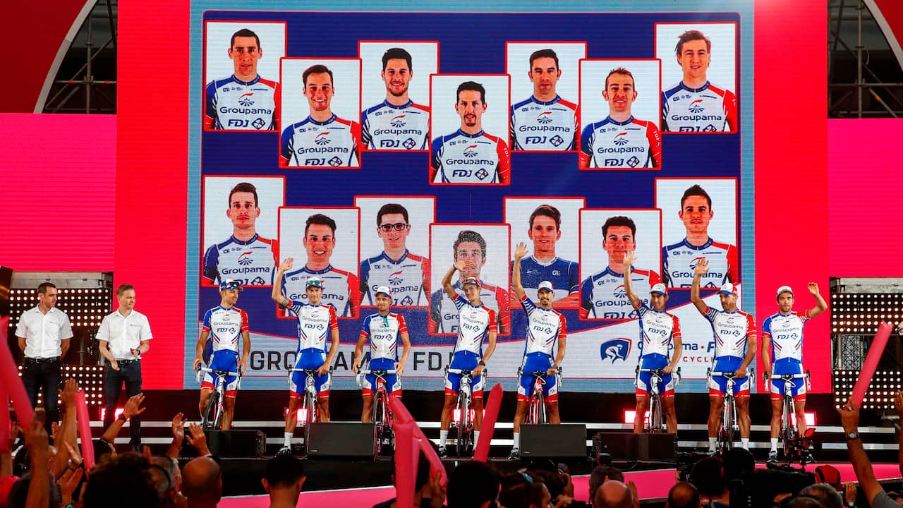 De eerste drie etappes van de Giro zijn in Israël, daarna vliegen de renners naar Italië
