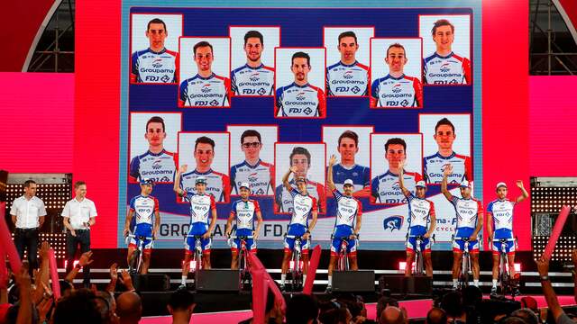 De eerste drie etappes van de Giro zijn in Israël, daarna vliegen de renners naar Italië