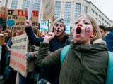Tienduizenden jongeren die al drie weken de straat opgaan in Brussel om te protesteren tegen het klimaatbeleid.