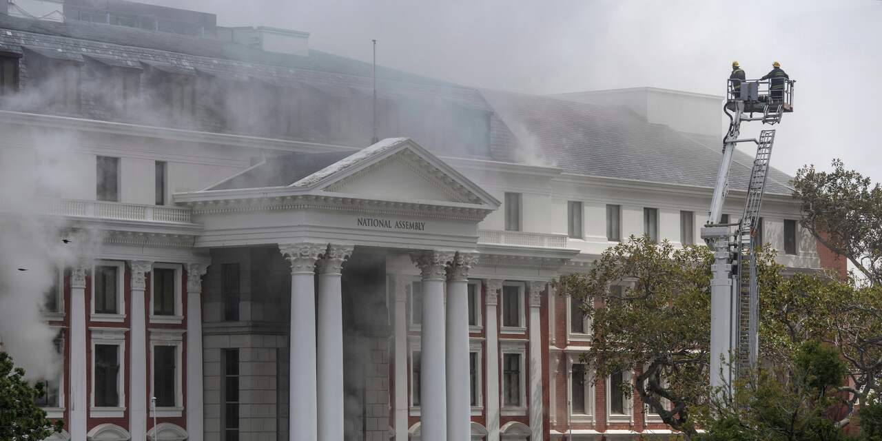 Zuid-Afrikaans parlement in Kaapstad deels verwoest door brand