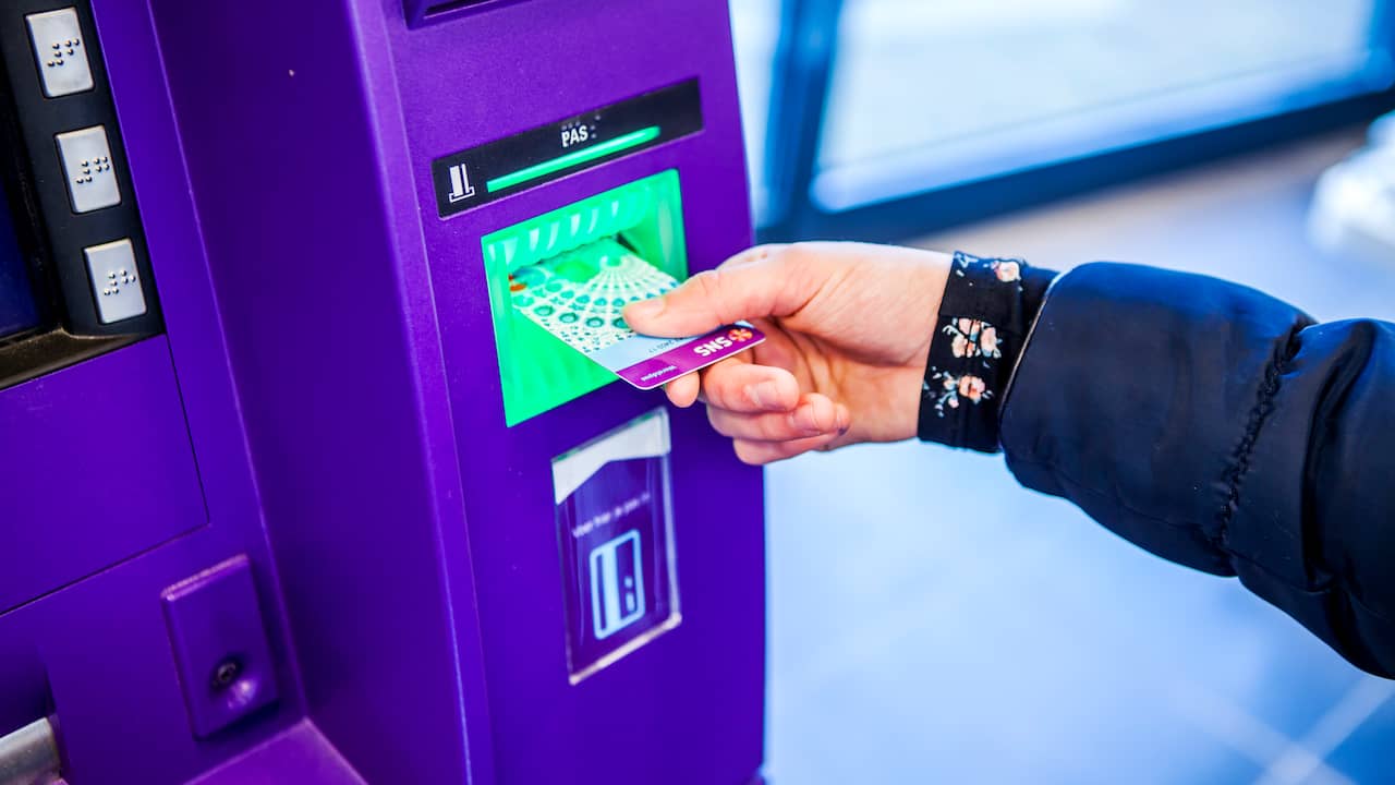 sofa voertuig Roos SNS-geldautomaten in HEMA-filialen gaan helemaal niet meer open | Economie  | NU.nl