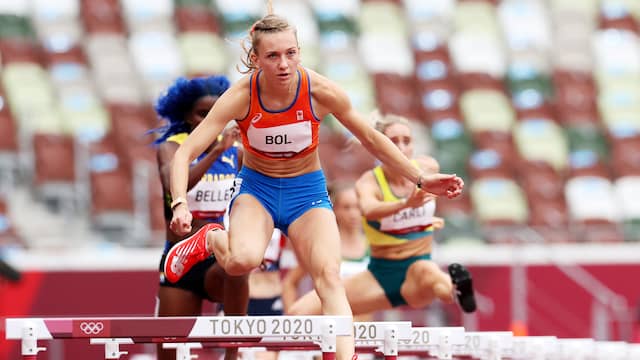Femke Bol plaatste zich overtuigend voor de halve finales op de 400 meter horden.