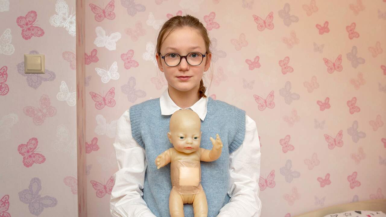 Femke krijgt zorg van haar ouders, die hiervoor betaald worden uit een persoonsgebonden budget.