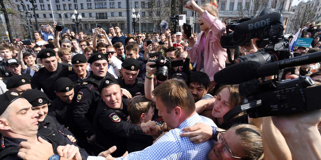Russische oppositieleider Navalny opgepakt bij protest tegen Poetin