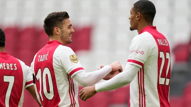 Blijdschap bij Dusan Tadic en Sébastien Haller.