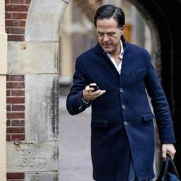 Rutte verwijderde jarenlang sms'jes wegens ruimtegebrek op oude telefoon