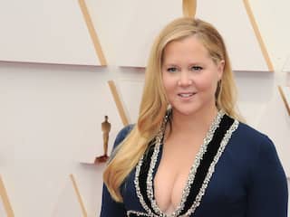 Amy Schumer ernstig bedreigd na grap over Kirsten Dunst bij Oscars